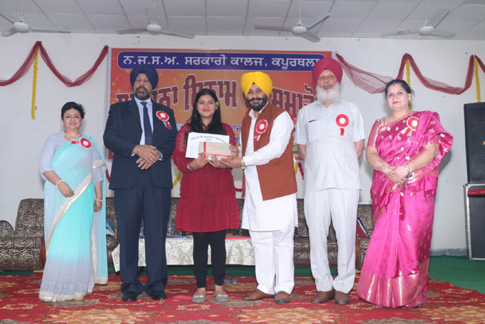 Chief guest Kanwar Iqbal Singh distributed prizes to 225 students at the annual prize distribution ceremony of Nawab Jassa Singh Ahluwalia Government College.